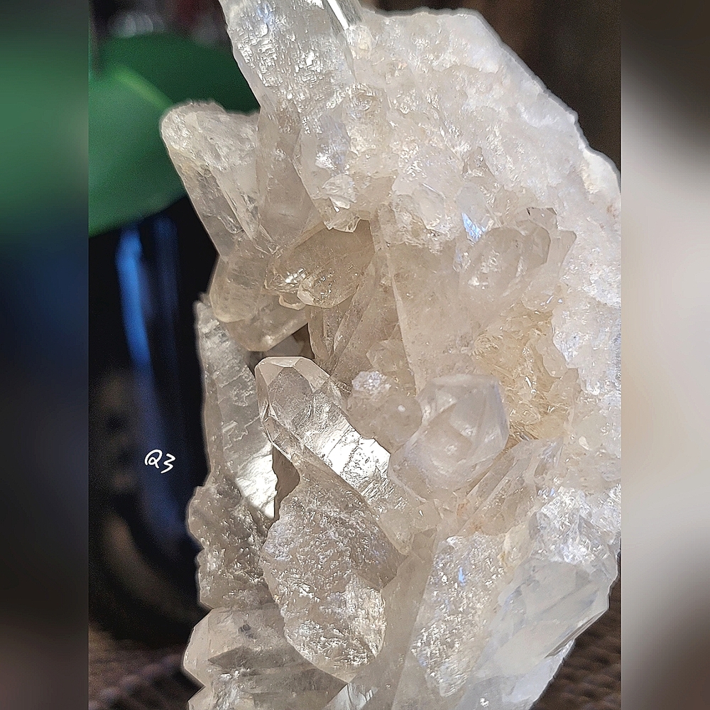 Gorgeous Quartz Q3